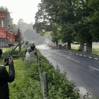 搞笑gif:发现一位健身的小姐姐努力就会有收获.