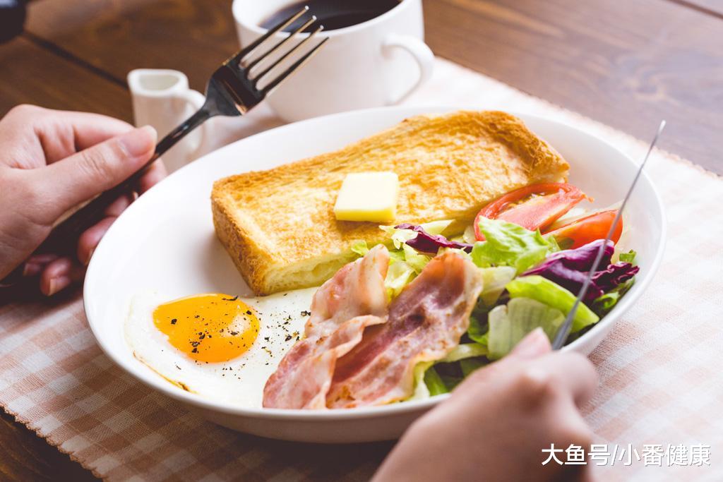 腐烂水果早扔掉，三餐牢记不过饱，避免急性发作有窍门