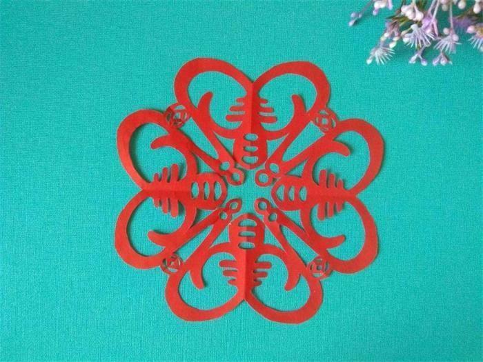 新年春字窗花剪纸图解步骤