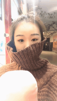 搞笑gif趣图:美女你这是跳舞,怎么变成拳击了啊?