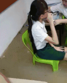 搞笑gif:反正你们也不爱上数学课,哪咱改上游泳课怎么