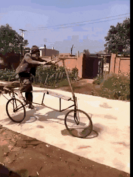 搞笑gif趣图:妹子你别嚣张,你家的狗狗已经迫不及待了