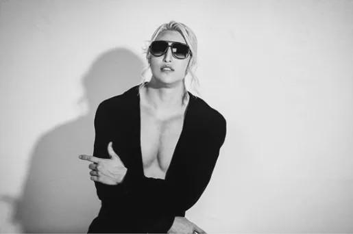 “日本第一牛郎”疫情休业躲在家里疯狂读书:自律的男人,太恐怖