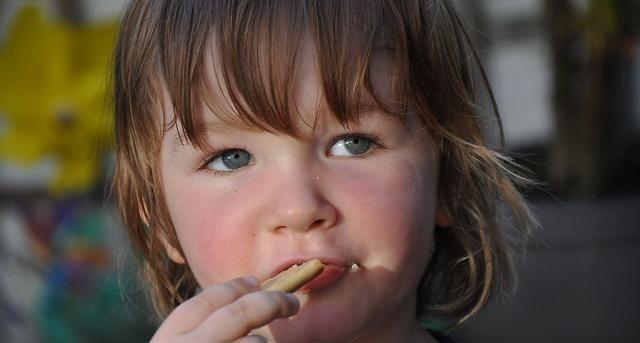 儿童零食标准出炉！这6类零食已被列入“黑名单”，你家还有吗？