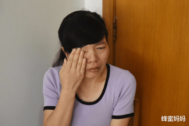 哥哥总与妹妹“如胶似漆”,但妹妹却很抗拒,妹妹脱衣后妈妈泪奔