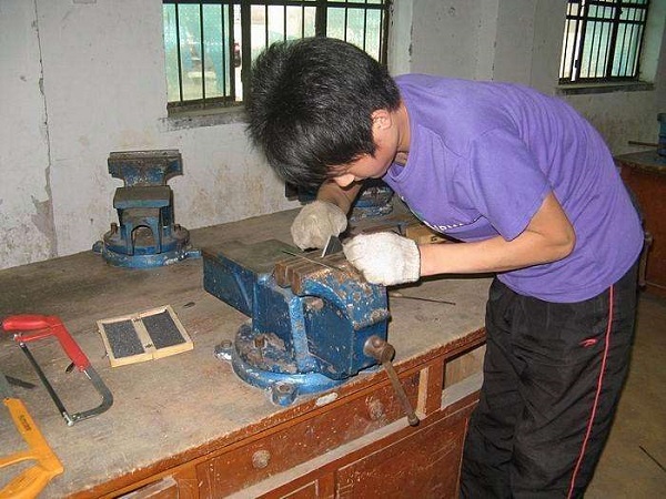 成都考钳工证 高级技师证书考试和技能操作考核 成都考钳工证 高级技师证书考试和技能操作考核
