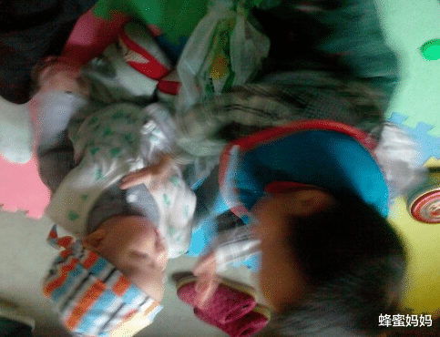 哥哥总与妹妹“如胶似漆”,但妹妹却很抗拒,妹妹脱衣后妈妈泪奔