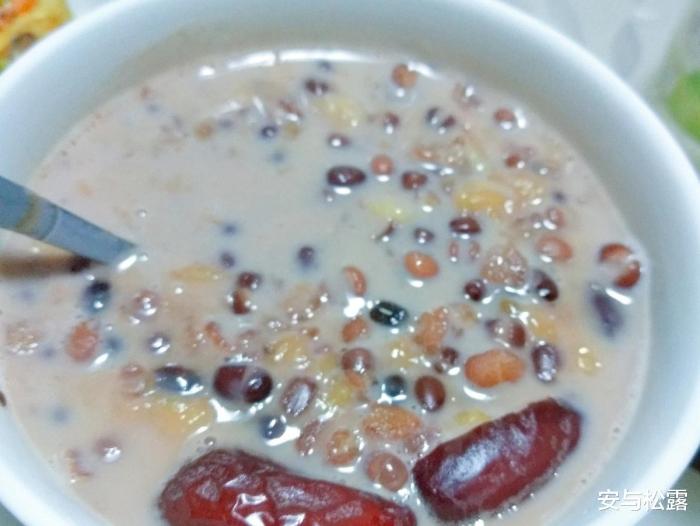 祛湿健脾养生粥,赤小豆薏仁牛奶燕麦粥,营养早餐,像喝红豆奶茶 祛湿健脾养生粥,赤小豆薏仁牛奶燕麦粥,营养早餐,像喝红豆奶茶