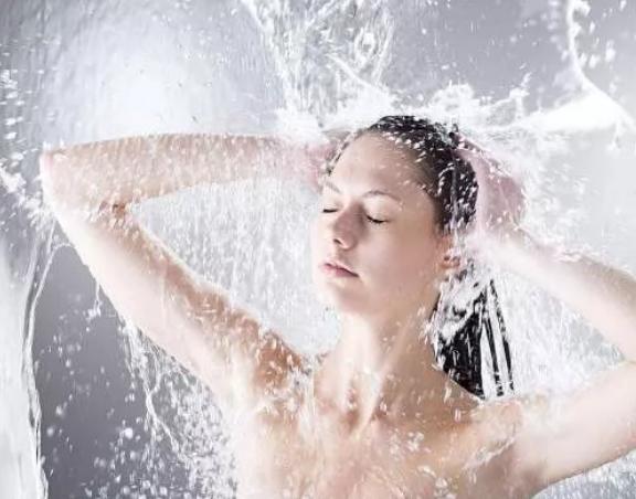 女人洗澡时不能做的几件事，第2件肯定经常做，为了健康定要知道