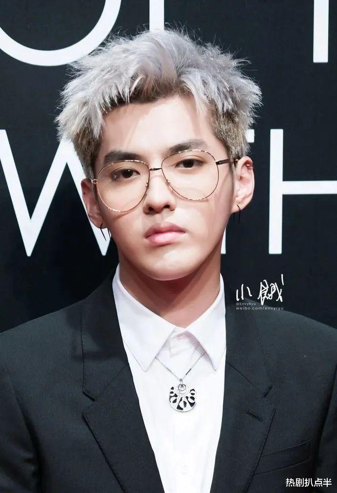 蔡徐坤造型模仿吴亦凡?手势表情相似引骂战,吴亦凡被扒模仿权志龙 蔡徐坤造型模仿吴亦凡?手势表情相似引骂战,吴亦凡被扒模仿权志龙