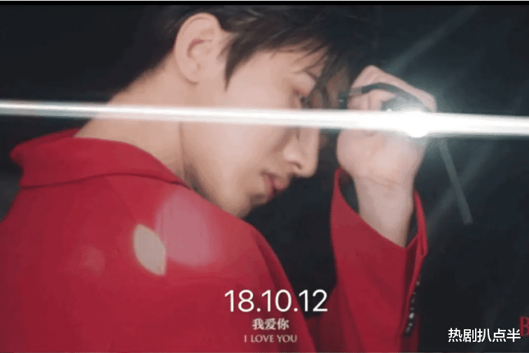 蔡徐坤造型模仿吴亦凡？手势表情相似引骂战，吴亦凡被扒模仿权志龙