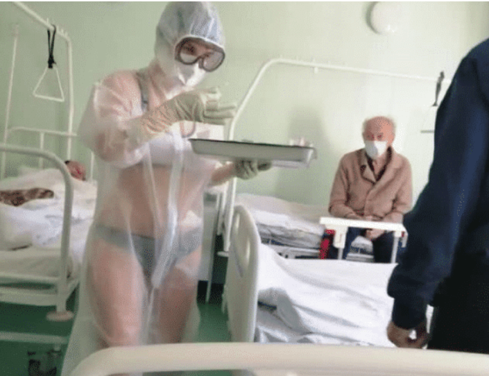 俄罗斯“比基尼护士”获民众支持，大批女性防护服内穿泳衣拍照