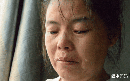 哥哥总与妹妹“如胶似漆”,但妹妹却很抗拒,妹妹脱衣后妈妈泪奔