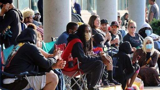 美国人民开始动用退休储蓄?美国经济真的撑不下去了吗 美国人民开始动用退休储蓄?美国经济真的撑不下去了吗