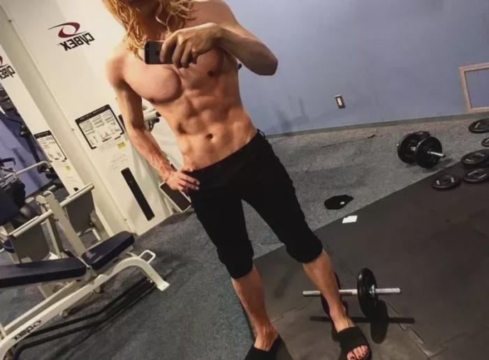 “日本第一牛郎”疫情休业躲在家里疯狂读书:自律的男人,太恐怖