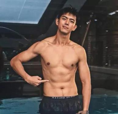 当一个男生,每天做300个俯卧撑,30天后,会有什么变化? 当一个男生,每天做300个俯卧撑,30天后,会有什么变化?