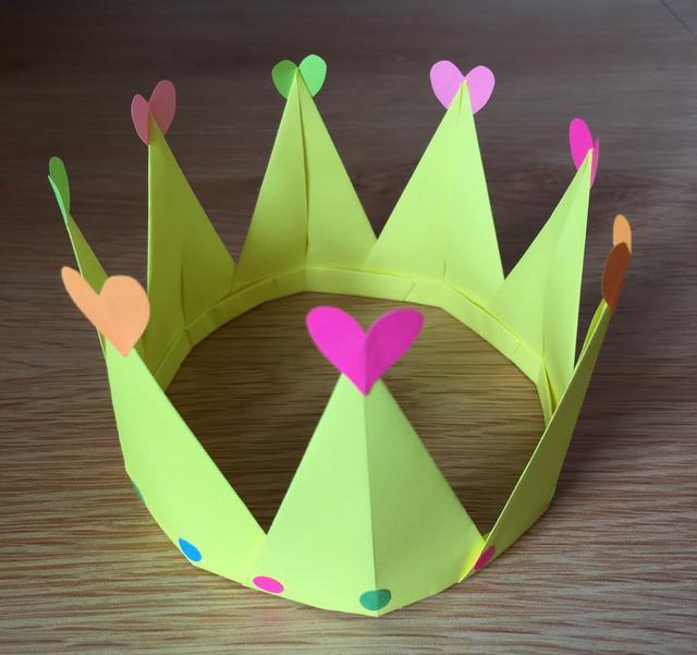 这个折纸皇冠,我猜你家宝贝一定会喜欢