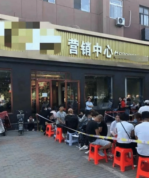 曝光:沧州某楼盘彻夜排队内幕!是不是托儿?
