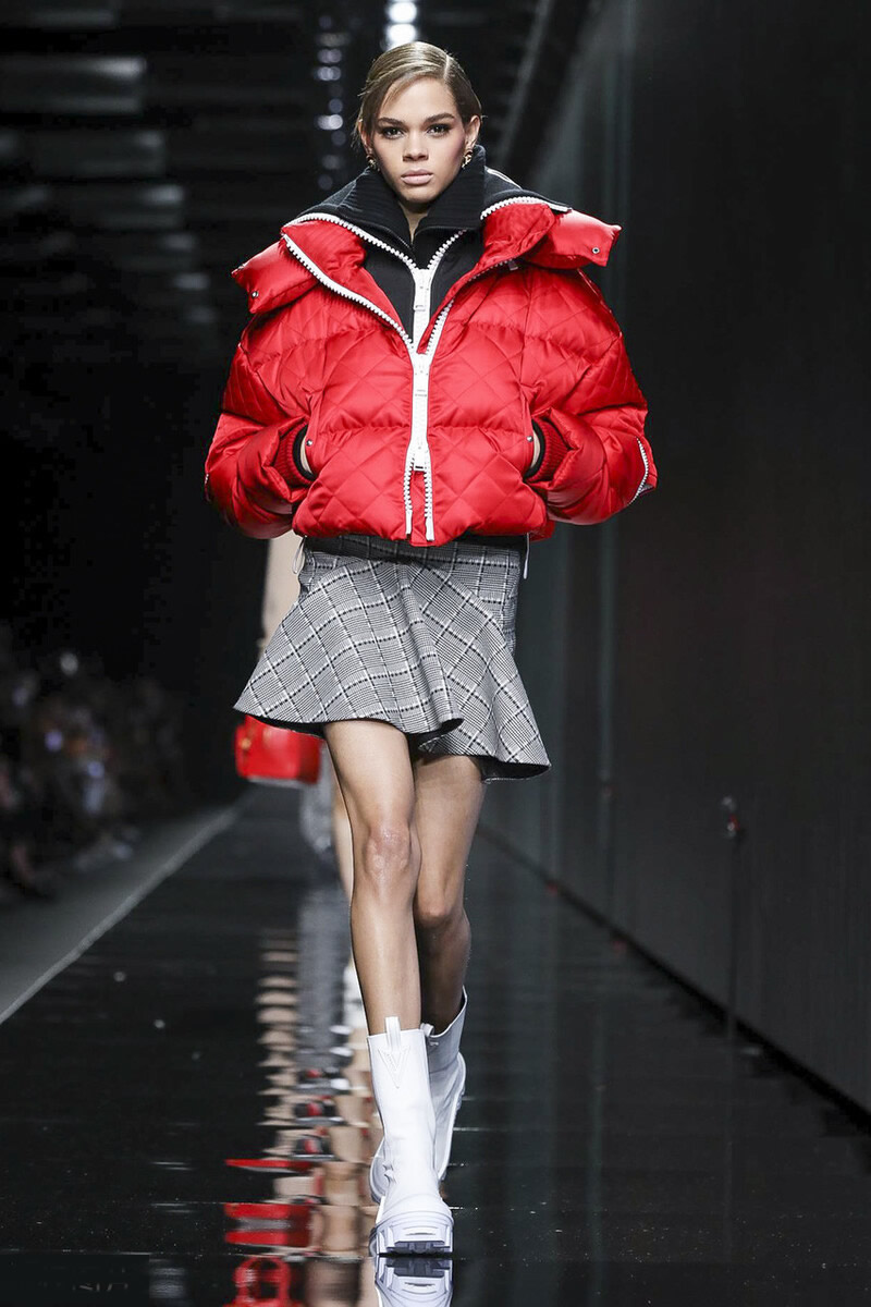 小个子女生怎么穿搭羽绒服显高(小个子女生显高羽绒服穿搭技巧2025) 小个子女生怎么穿搭羽绒服显高(小个子女生显高羽绒服穿搭技巧2025)