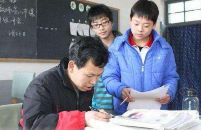 教师带薪寒暑假或将取消,和公务员一样朝九晚五,教师反应很意外 教师带薪寒暑假或将取消,和公务员一样朝九晚五,教师反应很意外