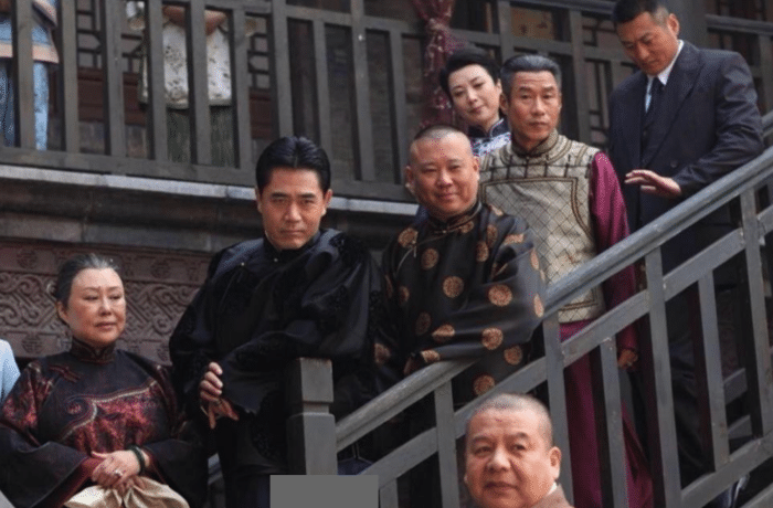 1995年，《大宅门》开拍三集后，陈宝国把片酬拍桌上：没他我不拍