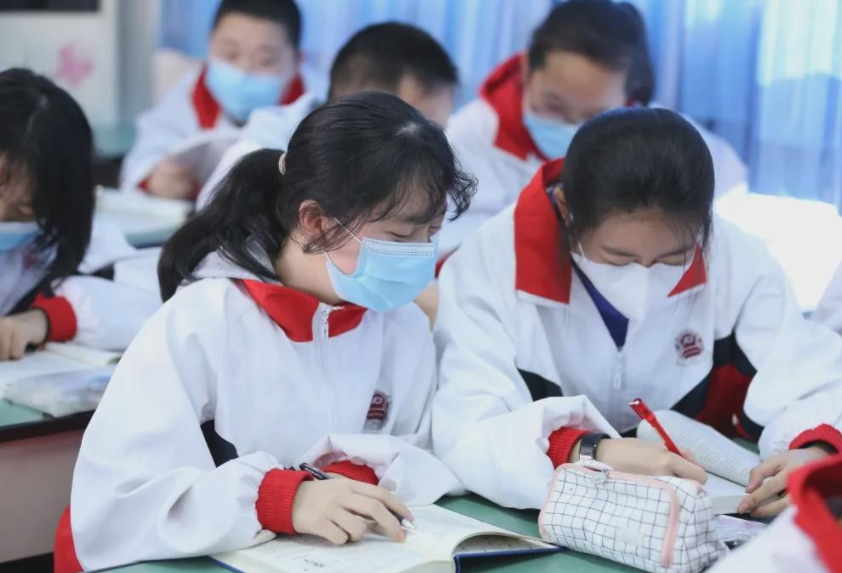 中等生与尖子生的距离有多远?基础掌握不牢固,就难以跨越鸿沟 中等生与尖子生的距离有多远?基础掌握不牢固,就难以跨越鸿沟