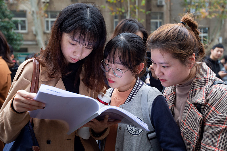 朋友圈晒985大学录取通知书,亲戚留言不让去:就是个野鸡大学 朋友圈晒985大学录取通知书,亲戚留言不让去:就是个野鸡大学