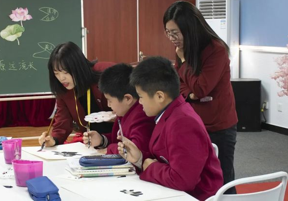 幼儿园放学时间延长到六点,解决家长的大难题,但新问题层出不穷 幼儿园放学时间延长到六点,解决家长的大难题,但新问题层出不穷