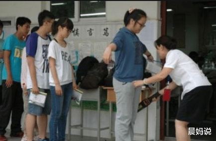 为什么高考先出成绩，大学才公布录取分数线？听资深老师怎么说