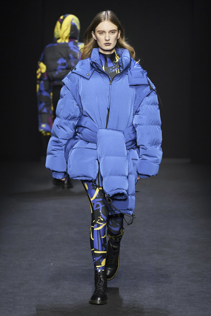 小个子女生怎么穿搭羽绒服显高(小个子女生显高羽绒服穿搭技巧2025) 小个子女生怎么穿搭羽绒服显高(小个子女生显高羽绒服穿搭技巧2025)