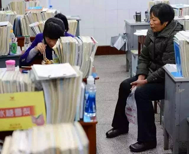 高考心态出现问题,影响三个人的未来,最冤的却是身边的两位高考 高考心态出现问题,影响三个人的未来,最冤的却是身边的两位高考