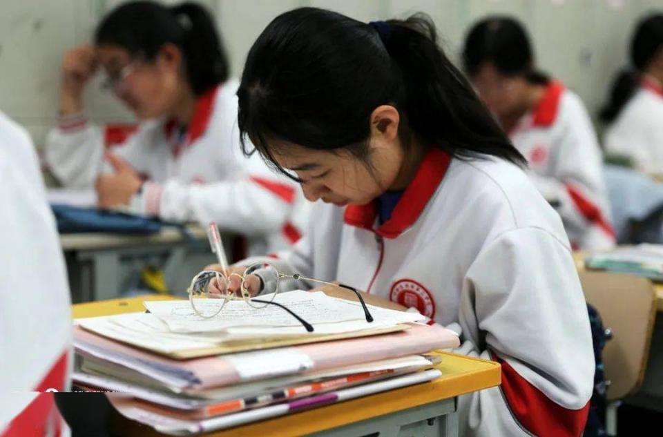 2022年高考新规来了,三类考生确定无缘参加高考,尖子生要当心.