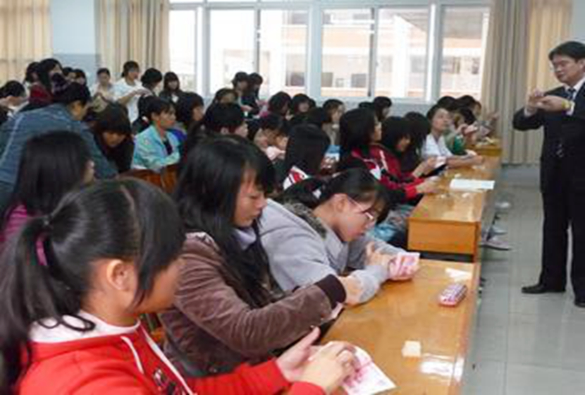 清华大学:会计学专业停止本科招生,会计行业两极分化要重视 清华大学:会计学专业停止本科招生,会计行业两极分化要重视