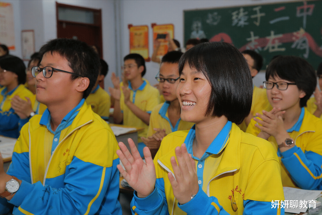 八省联考成绩公布，黑马状元考出逆天分数，“苏大强”是真的强