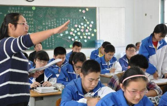 深圳普通中学老师工资曝光，看完工资单，后悔当初没当老师