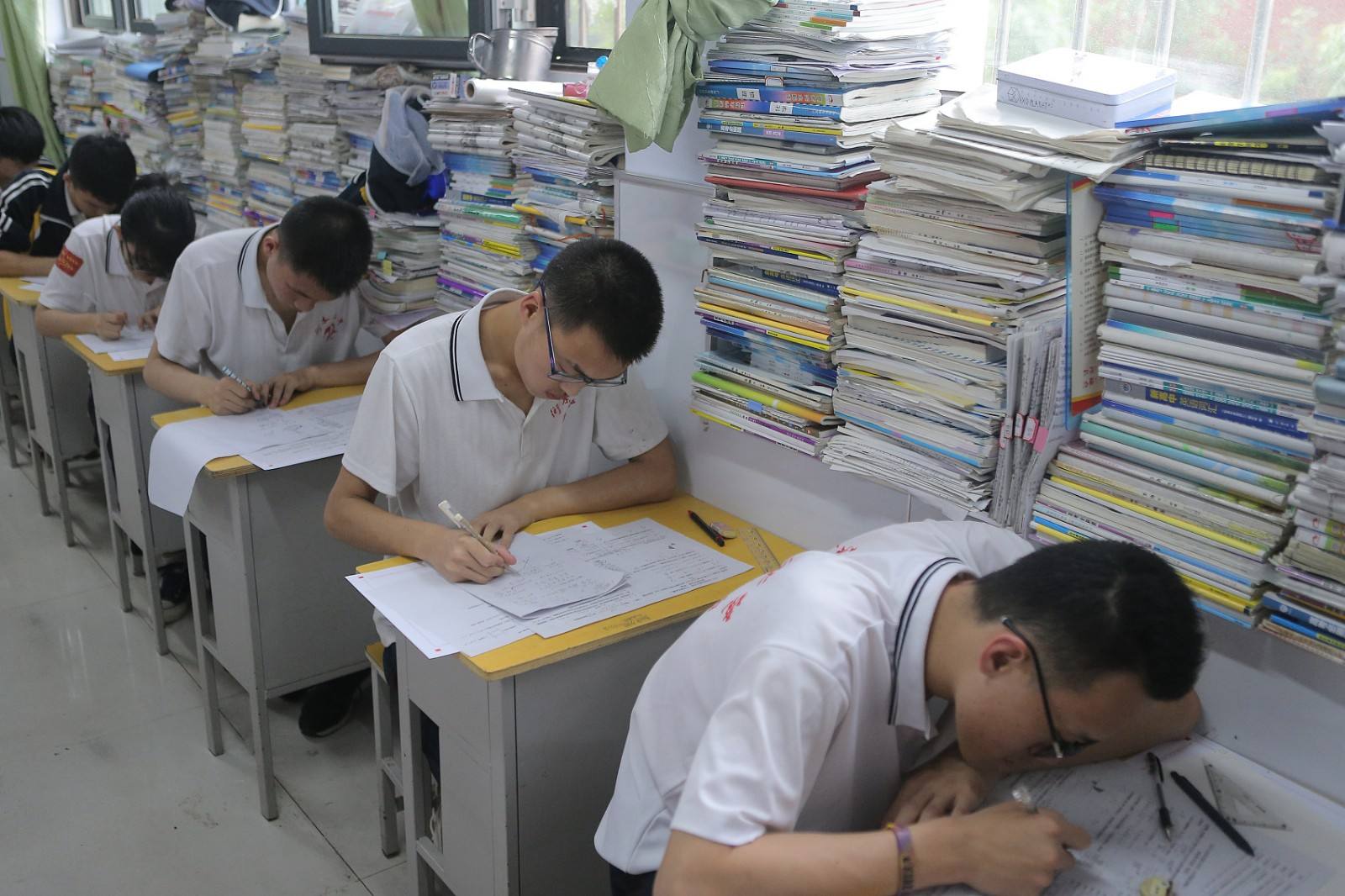 2021年高考成绩放榜，云南表现惊艳，江苏略显挣扎，一省两极分化
