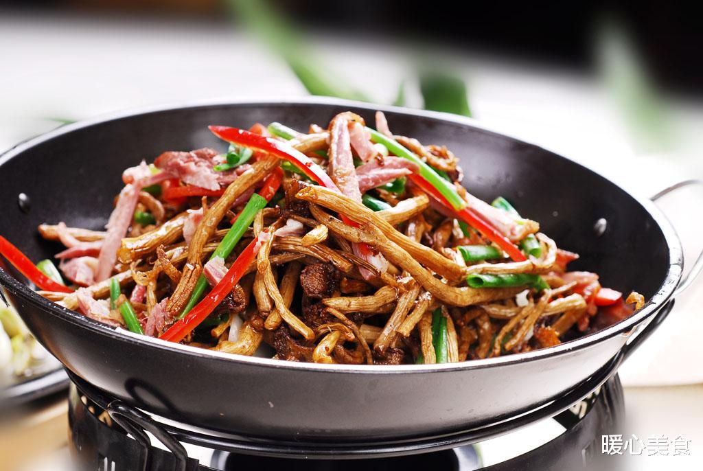 干锅茶树菇,鲜香味美,快和小编一起悄悄学习做法吧 干锅茶树菇,鲜香味美,快和小编一起悄悄学习做法吧