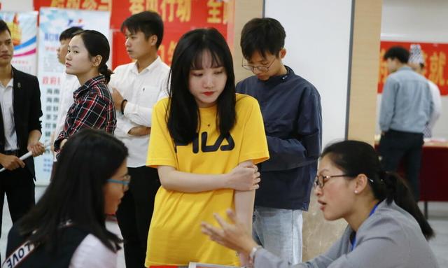 大学到底该不该迁户口?这个问题很重要,学生和家长千万别盲目 大学到底该不该迁户口?这个问题很重要,学生和家长千万别盲目