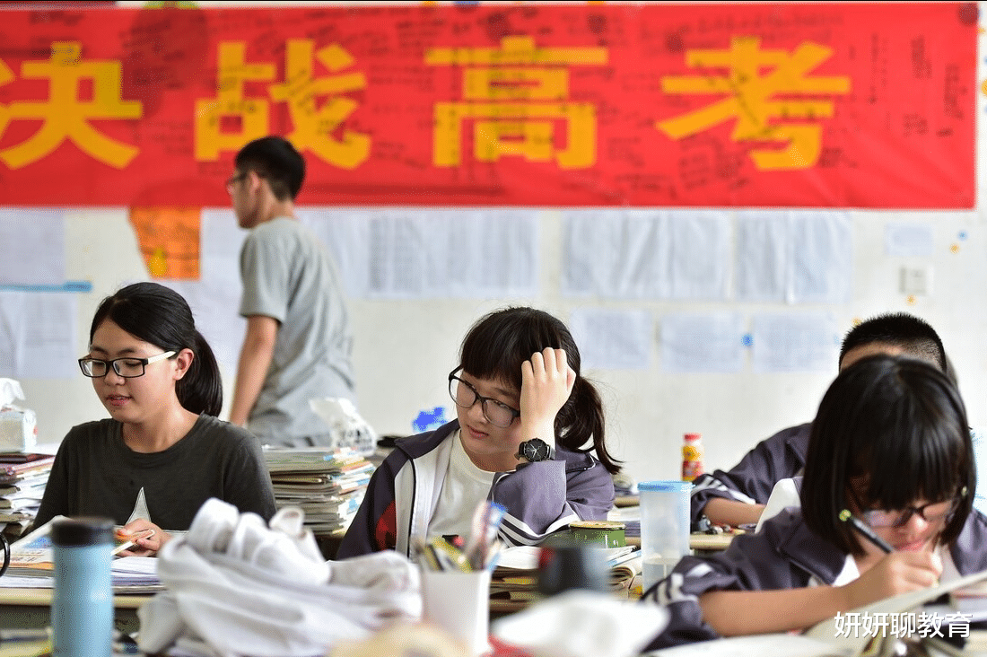 八省联考成绩公布，黑马状元考出逆天分数，“苏大强”是真的强