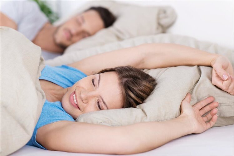 为什么睡觉时身体会突然抖一下？不是大脑怕你死，科学解释来了