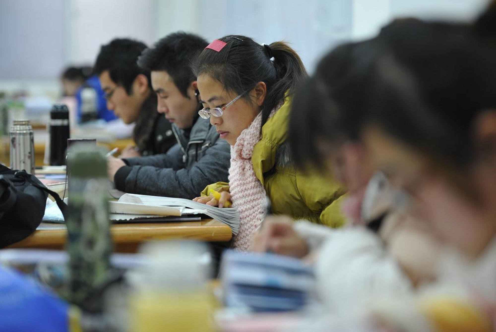 大专生吃上“公家饭”的好机会，待遇不输公务员，期满有望转编