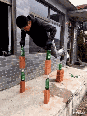 gif 青岛不倒我不倒,雪花不飘我不飘,这回青岛我就先倒了啊.