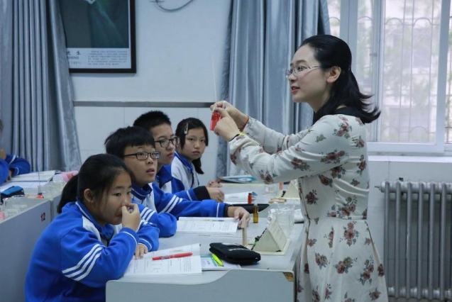 教师带薪寒暑假或将取消,和公务员一样朝九晚五,教师反应很意外 教师带薪寒暑假或将取消,和公务员一样朝九晚五,教师反应很意外