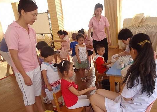 幼儿园放学时间延长到六点,解决家长的大难题,但新问题层出不穷 幼儿园放学时间延长到六点,解决家长的大难题,但新问题层出不穷