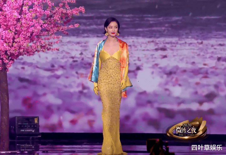 微博之夜六位女明星丝巾走秀,土味合影变时尚,照片太赏心悦目 微博之夜六位女明星丝巾走秀,土味合影变时尚,照片太赏心悦目