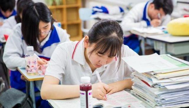 2021中考新方案出炉，理科总分骤降40，英语恐被“踢出”主科队伍