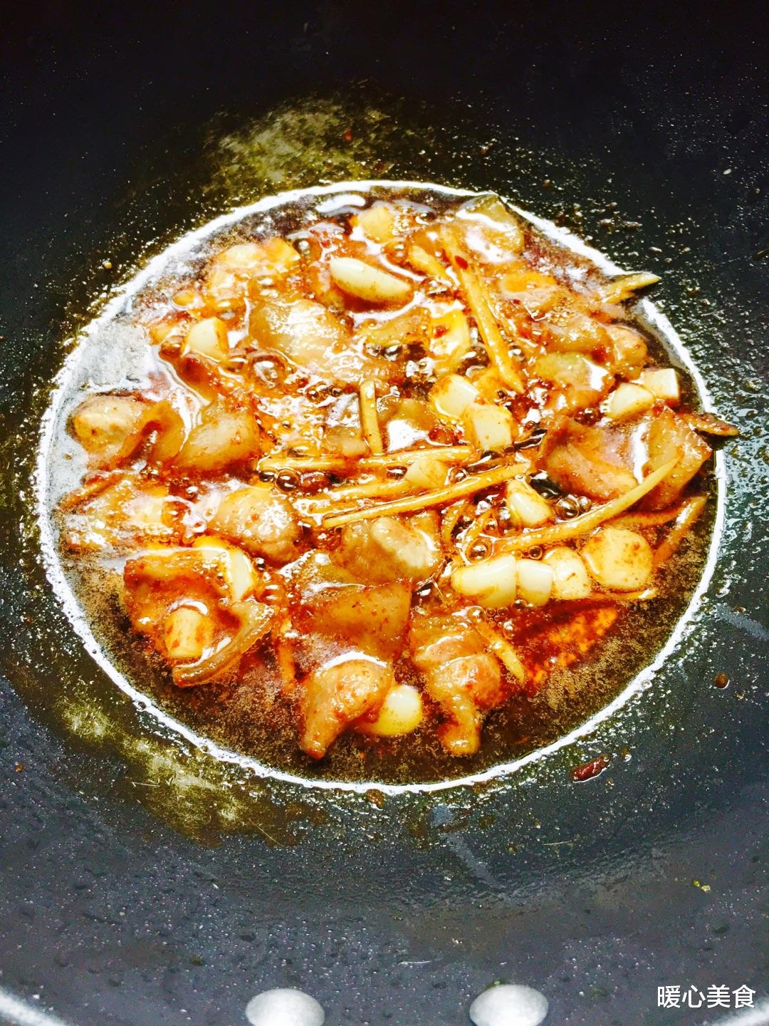 干锅茶树菇,鲜香味美,快和小编一起悄悄学习做法吧 干锅茶树菇,鲜香味美,快和小编一起悄悄学习做法吧