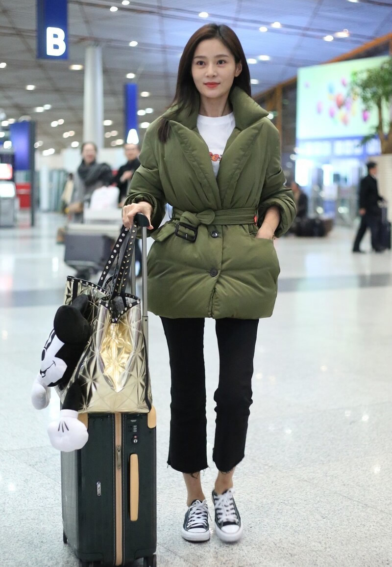 小个子女生怎么穿搭羽绒服显高(小个子女生显高羽绒服穿搭技巧2025) 小个子女生怎么穿搭羽绒服显高(小个子女生显高羽绒服穿搭技巧2025)