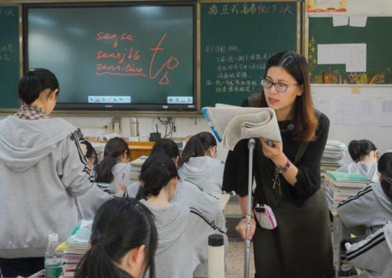 教师带薪寒暑假或将取消,和公务员一样朝九晚五,教师反应很意外 教师带薪寒暑假或将取消,和公务员一样朝九晚五,教师反应很意外