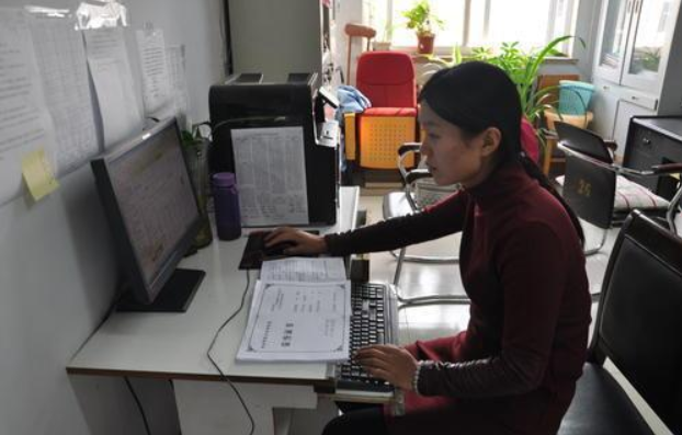 深圳普通中学老师工资曝光,看完工资单,后悔当初没当老师 深圳普通中学老师工资曝光,看完工资单,后悔当初没当老师